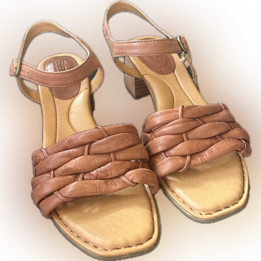 Born, Shonie, brown luggage, size 10